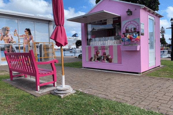 bermuda fudge company pin bench dockyard area