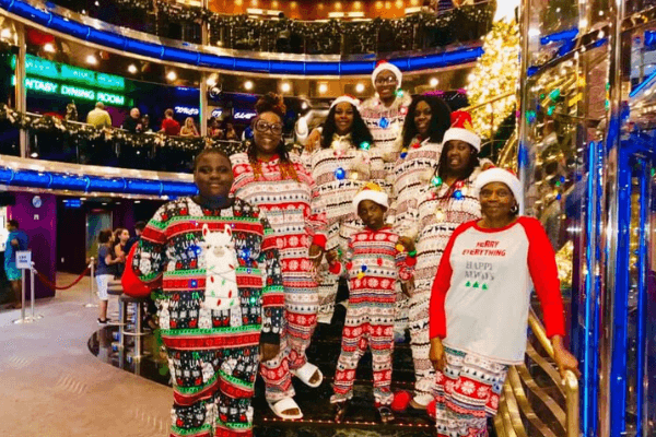 Christmas Cruise Family Photo 6 x 4