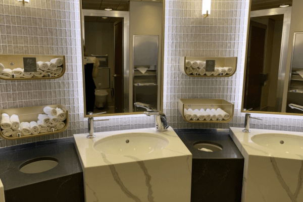 Cruise bathroom and hand towels 