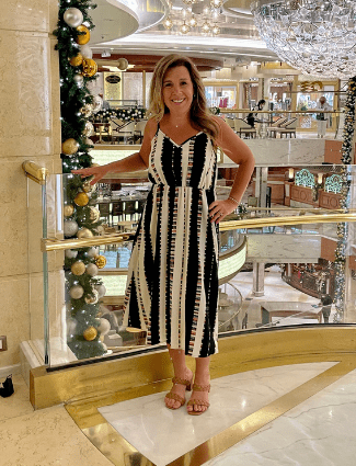 Cruise wear casual dress cruise passenger