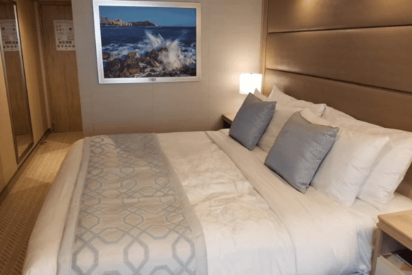 Cruise ship cabin beds