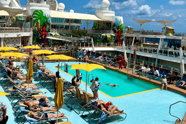 Royal Caribbean Oasis of the Seas pool deck casual wear