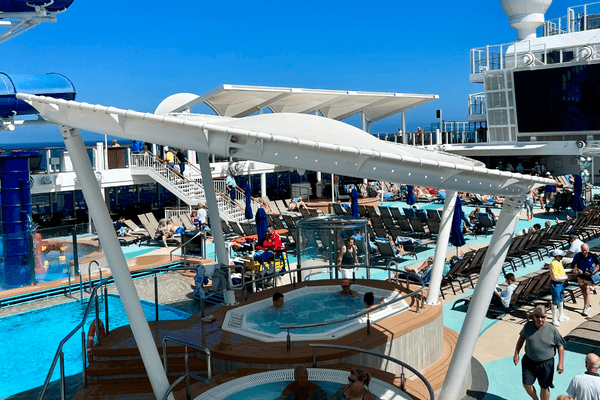 Norwegian-Joy-pool-area