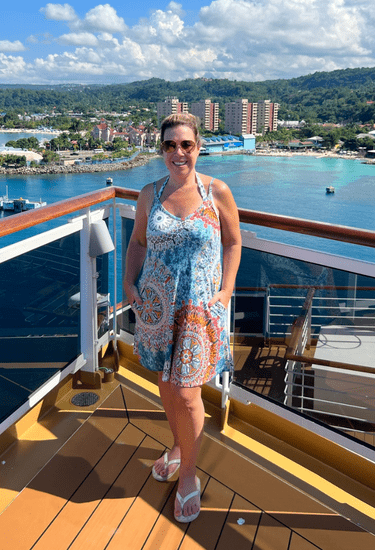 Sleeveless-casual-dress-on-a-cruise-Ilana