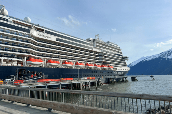 holland america cruise ship skagway