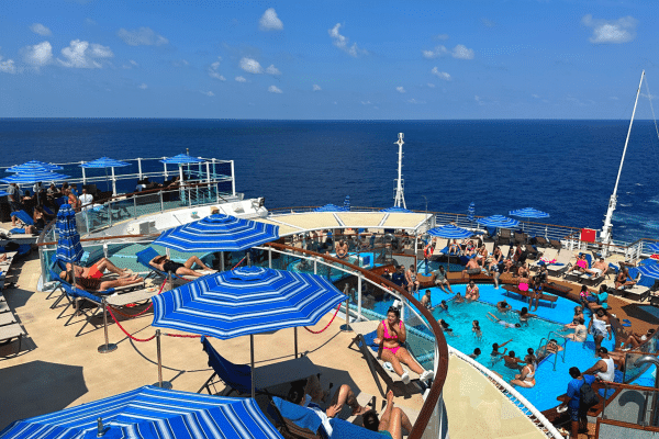 cruise-ship-pool-passengers