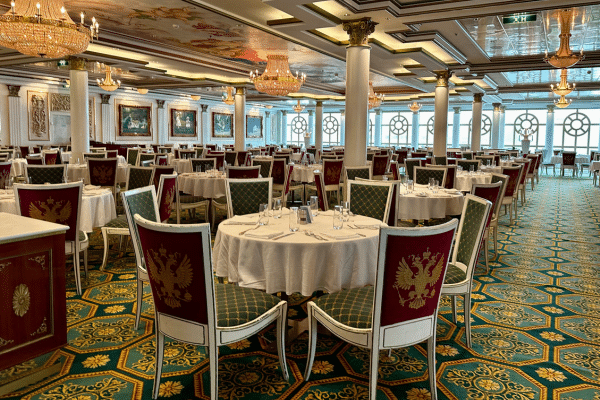 cruise-ship-dining