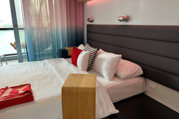 pullman bed cruise cabin